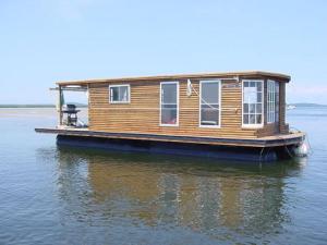 from Yahoo Group "Houseboatbuilding"